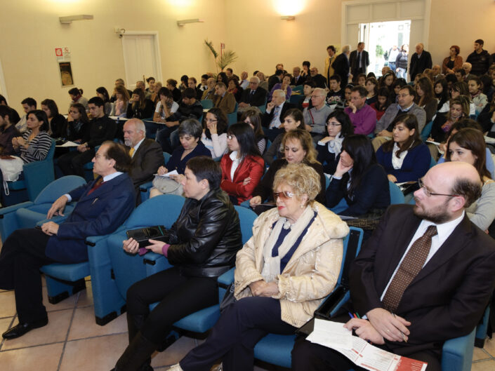 Il pubblico in sala al convegno "Liberalismo, democrazia e socialismo dall’Unità d’Italia alla Carta costituzionale", Avellino, 14-15 ottobre 2010.