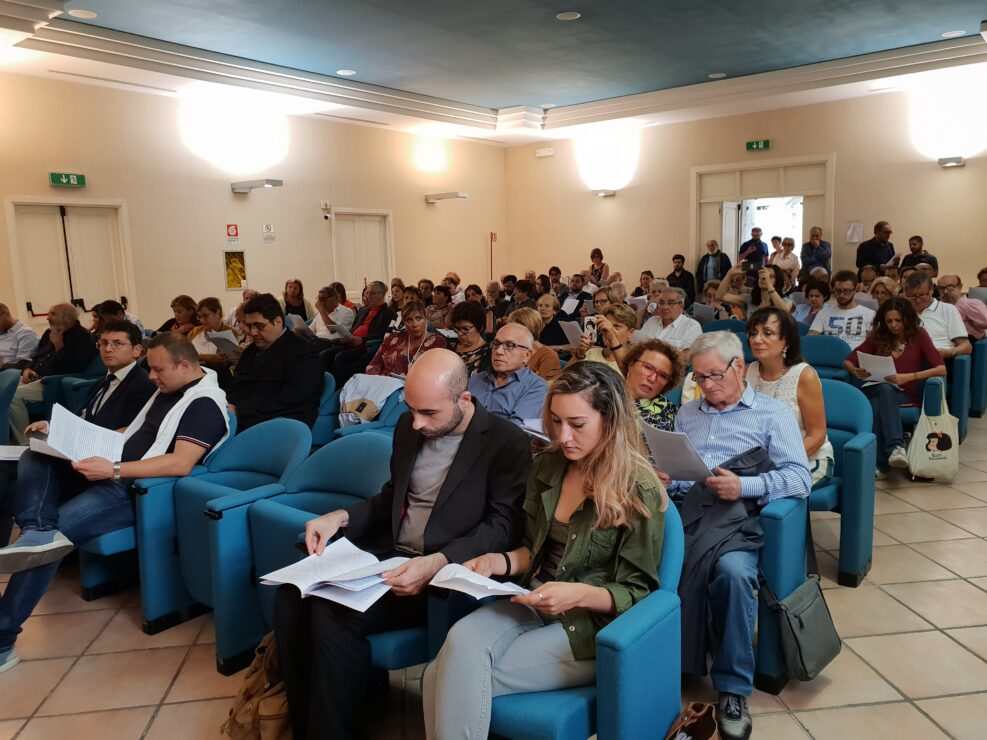 Il pubblico alla lettura collettiva "Leggere Valagare, un secolo di vita avellinese 1806-1906", Avellino 3 settembre 2019.