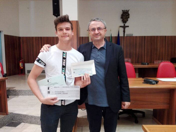 Luigi Fiorentino e lo studente premiato Giuseppe Colace al “Corso avanzato per l’avvio all’istruzione superiore, alla ricerca e alle professioni”, Avellino 8 settembre 2018.